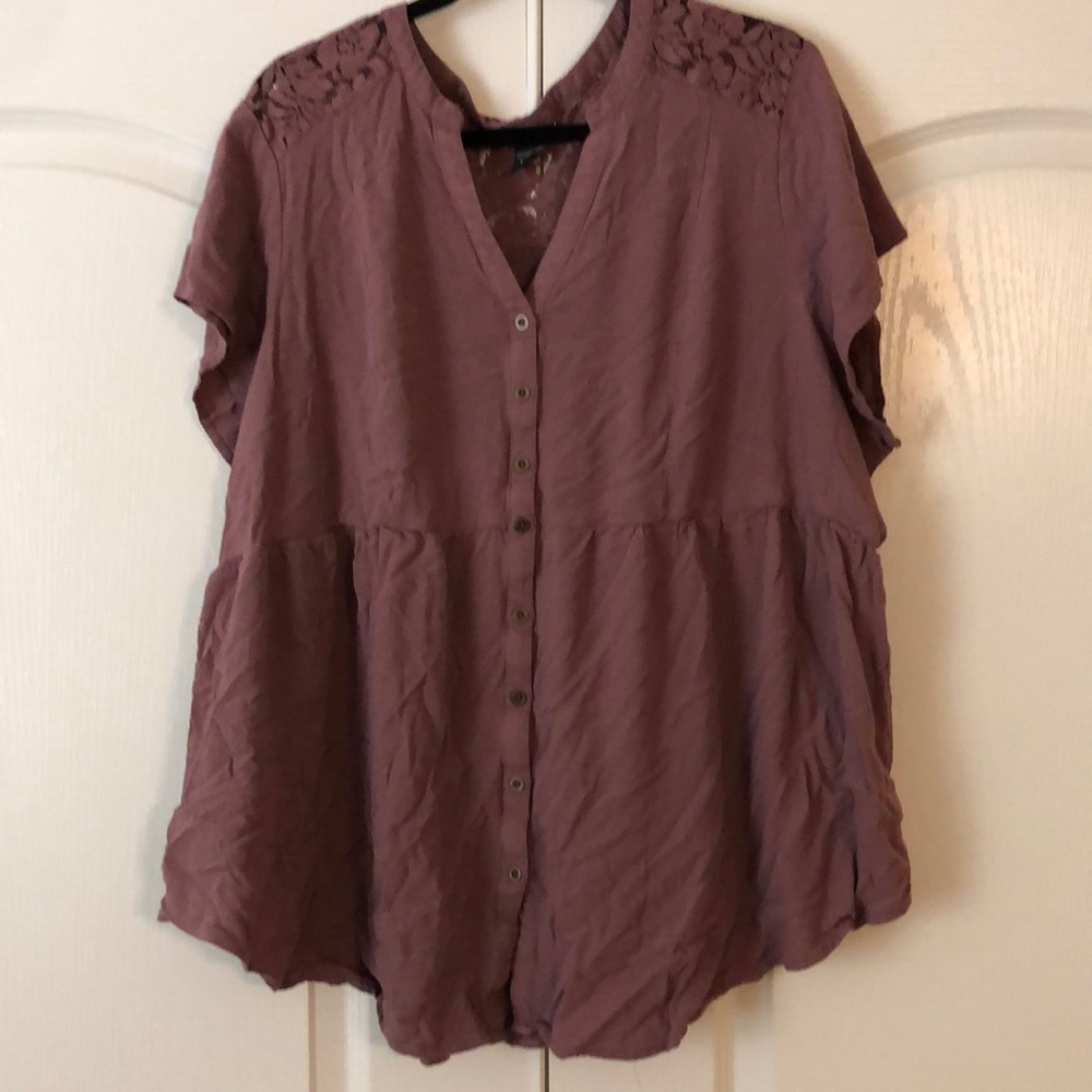 Torrid 4 Crepe and Lace Button Top